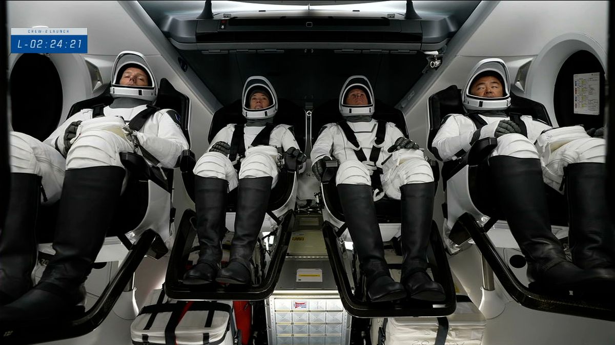 K ISS vyrazila nová posádka. Ve „zrecyklovaném” modulu firmy SpaceX